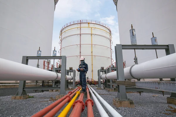 depositphotos_582486866-stock-photo-male-worker-inspection-flange-pipe
